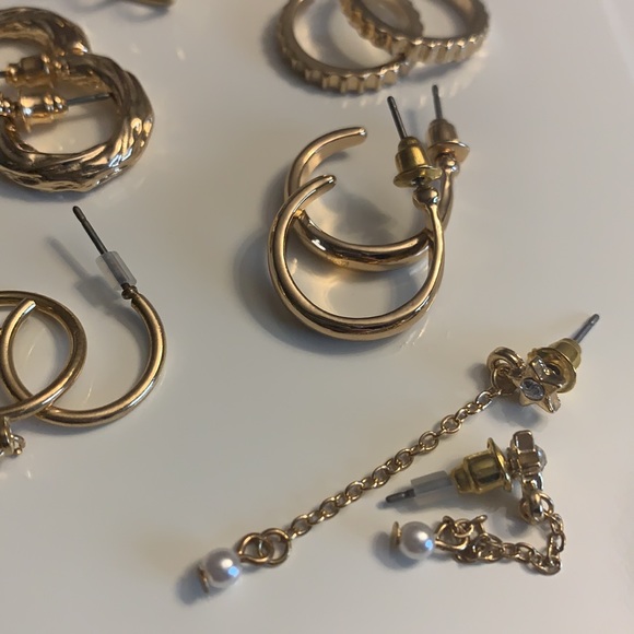 Set of Earrings - Picture 3 of 7